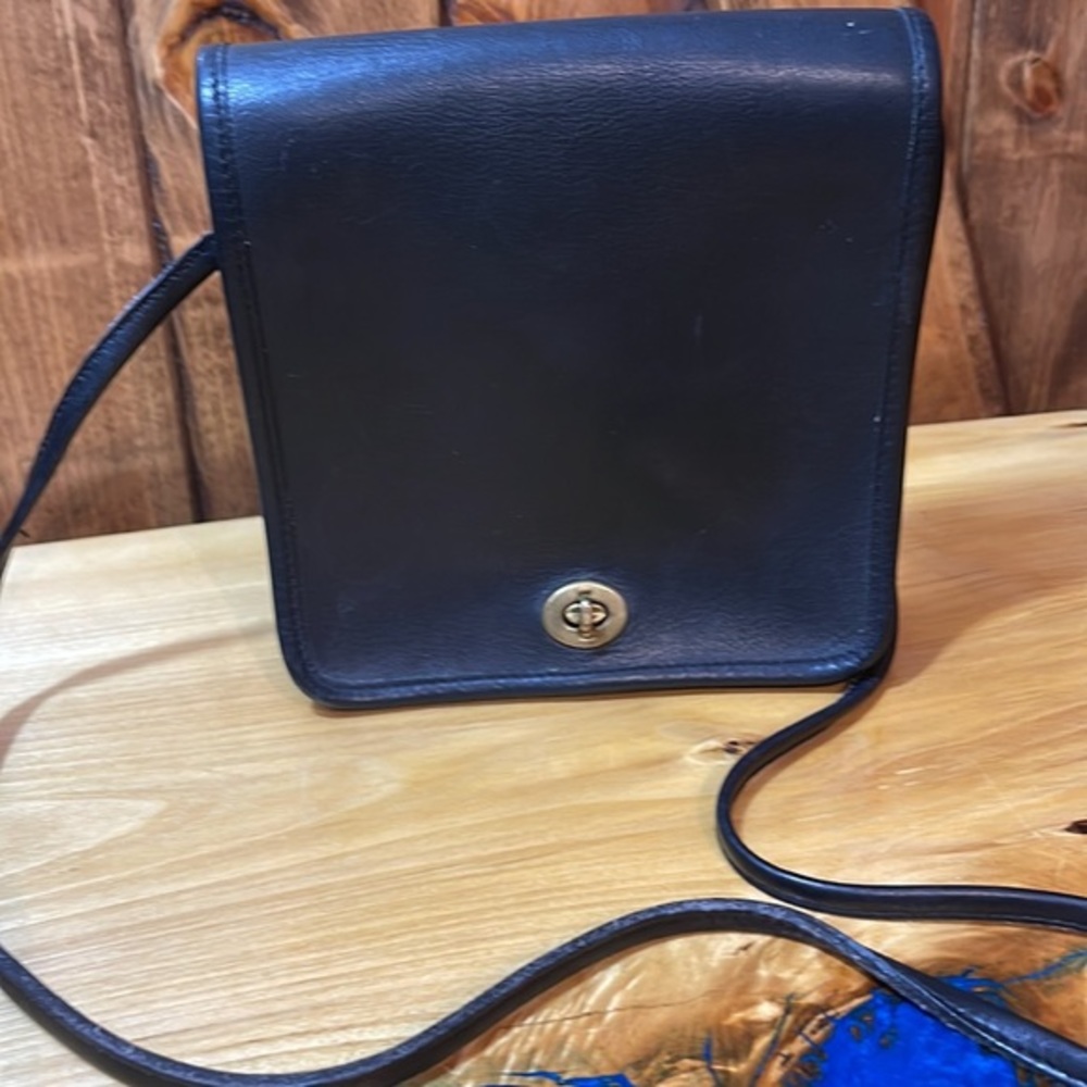 VINTAGE BLACK CROSSBODY COACH BAG